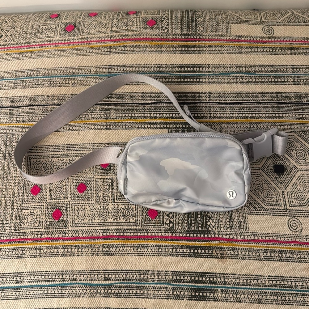 Lululemon Everywhere Belt Bag